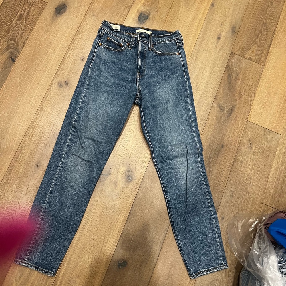 Levi's Mid Wash Wedgie Straight Leg Jeans - Blue Denim - Picture 3 of 3